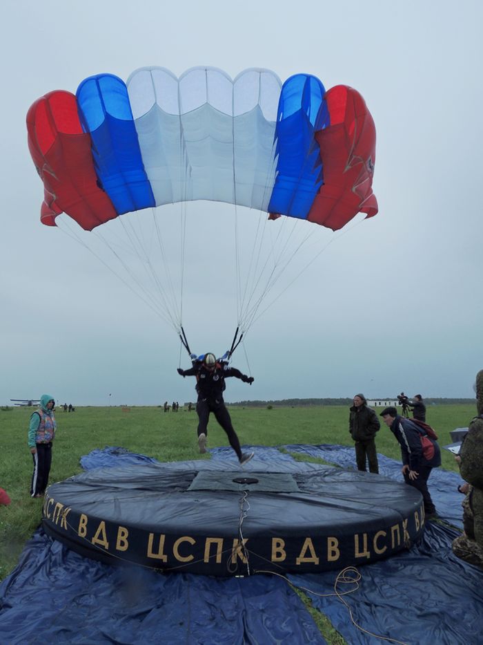 Самосброс военный парашютный