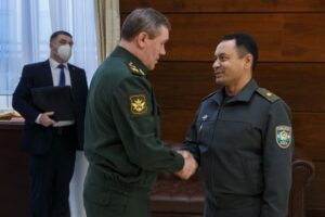 Россия и Узбекистан намерены развивать военное сотрудничество 