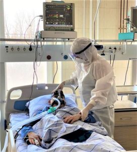 Появление пациентов с COVID-19 стало сложнейшим испытанием на профессионализм для майора медицинской службы Кулешовой.