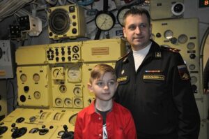«Хочу быть подводником», – сказал девятилетний Дима Воскобоев своему отцу, побывав в прочном корпусе Б-396.