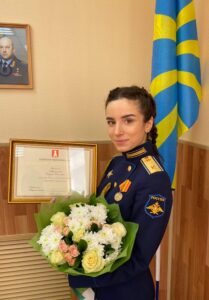 С благодарственным письмом от губернатора Тверской области. Фото из архива семьи Артёмовых
