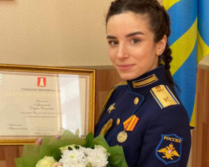 С благодарственным письмом от губернатора Тверской области. Фото из архива семьи Артёмовых