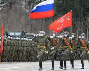 Равнение на подвиг народа