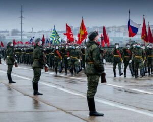 Совместная тренировка пеших парадных расчётов и механизированной колонны к военному параду.