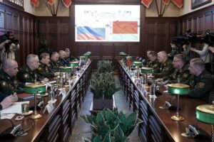 Валерий Герасимов провёл переговоры со своим белорусским коллегой генерал-майором Виктором Гулевичем по вопросам совместной оборонной политики.