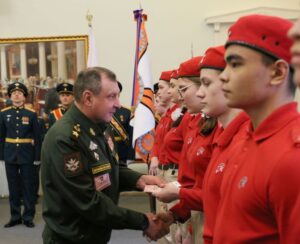 Дмитрий Булгаков на церемонии приёма в ряды Всероссийского движения «Юнармия» учащихся школ Василеостровского района Санкт-Петербурга. 