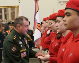 Дмитрий Булгаков на церемонии приёма в ряды Всероссийского движения «Юнармия» учащихся школ Василеостровского района Санкт-Петербурга.