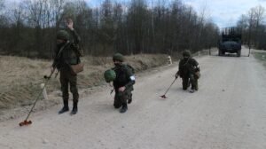 Квалифицированное пополнение направляется в войска. Фото автора.