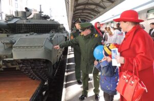 Агитпоезд на невских берегах