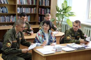 Белгородские студенты военного учебного центра с большим желанием изучают славную историю Отечества.