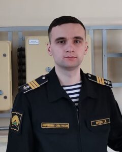 Старшина 1-й статьи Глеб ПРЯДУН готовится к государственным экзаменам.