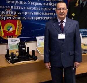 Доцент кафедры эксплуатации и ремонта вооружения и военной техники Новосибирского ВВКУ полковник в отставке Анатолий ЧЕРНЕНКО.