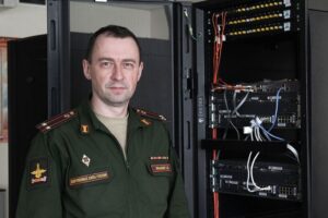 Подполковник Сергей ОРАНСКИЙ на кафедре сетей связи и систем коммутации.