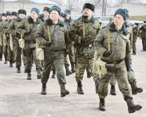 Постигают азы армейской науки.