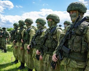 Десантироваться, блокировать и уничтожить.