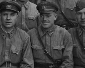 Слева направо: Зелих Глазунов, Константин Журбаев, Василий Шестёркин.