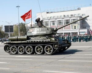 Под Знаменем Победы.