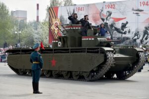 Праздничный марш броневетеранов.