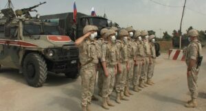 Построение подразделения российской военной полиции перед убытием на патрулирование.