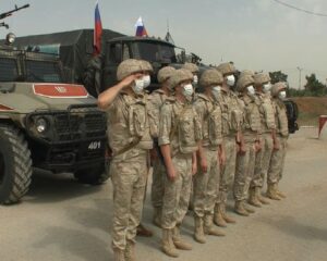 Построение подразделения российской военной полиции перед убытием на патрулирование.