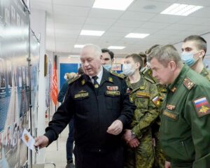 На выставке в музее университета.