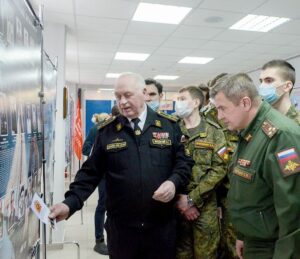 На выставке в музее университета.