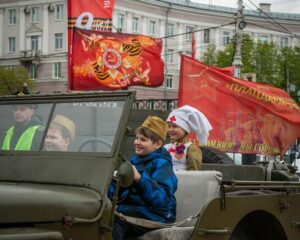 Поезд агитационно-пропагандистской акции «Мы – армия страны! Мы – армия народа» за майские праздники сделал остановки в Петрозаводске, Твери, Ярославле, Нижнем Новгороде, Владимире, Туле и Воронеже.