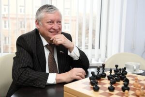 Многократный чемпион мира Анатолий КАРПОВ.