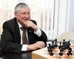 Многократный чемпион мира Анатолий КАРПОВ.
