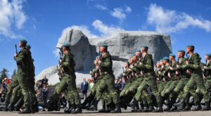 Торжественный марш военнослужащих, посвящённый 76-й годовщине Победы в Великой Отечественной войне, на территории мемориального комплекса «Брестская крепость – герой».