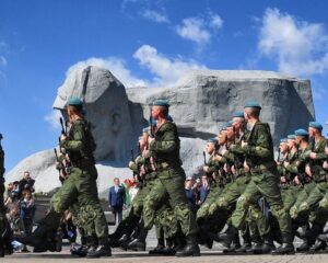 Торжественный марш военнослужащих, посвящённый 76-й годовщине Победы в Великой Отечественной войне, на территории мемориального комплекса «Брестская крепость – герой».
