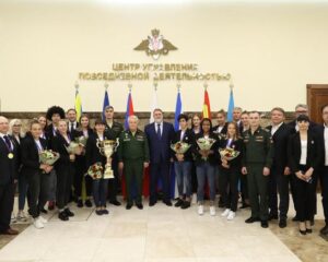 Не уступать своих позиций.