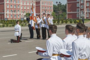 Первый выпуск под историческим знаменем
