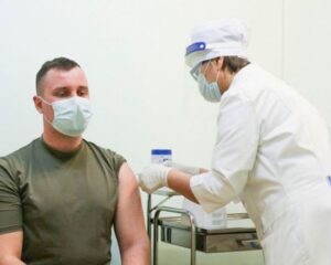 Обеспечь себе и окружающим жизнь без COVID-19.