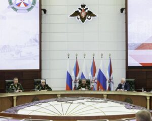 Обеспечивая высокий ритм ратной учёбы.