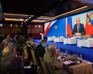 Укреплять международную безопасность и стабильность