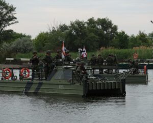 По волнам нашей памяти.