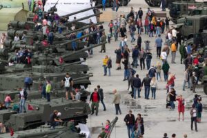 В статике и динамике
