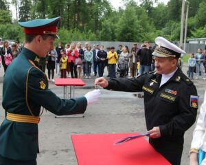 Новоселья на улице Замышляева.