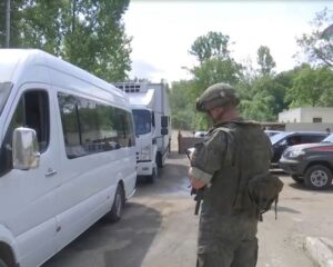 Под неусыпным контролем миротворцев.