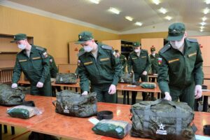 Новобранцы становятся в строй