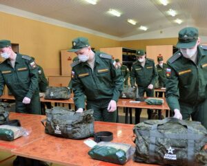 Новобранцы становятся в строй