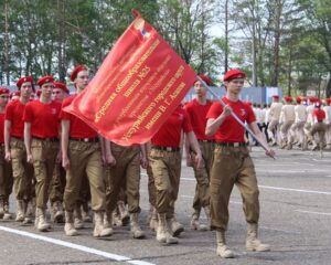 Команда 25-й школы имени Героя РФ бывшего командующего 5-й армией генерал-лейтенанта В.Г. Асапова, погибшего в Сирии, отличилась в военно-прикладных соревнованиях «Снайпер».