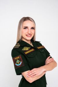 Победитель конкурса «Леди в погонах»  гвардии ефрейтор Алёна Васюкова.