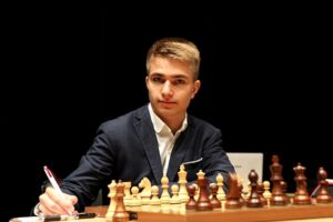 Гроссмейстер Алексей САРАНА.