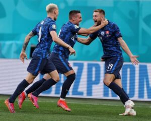 Покорили примерным усердием.
