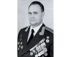 Лев Страхов