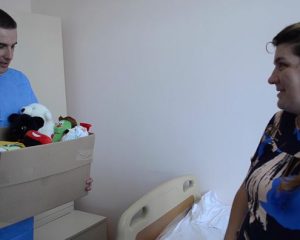 Мир хранящие, жизнь дарующие.