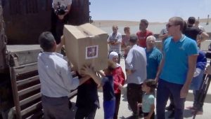 Во время гуманитарной помощи в провинции Хомс.