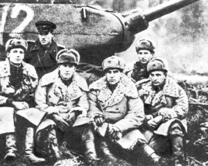 Группа офицеров штаба 143-й отдельной танковой бригады. На переднем плане второй слева – начальник штаба бригады майор В.Г. Куликов. 1-й Прибалтийский фронт, 1944 г.